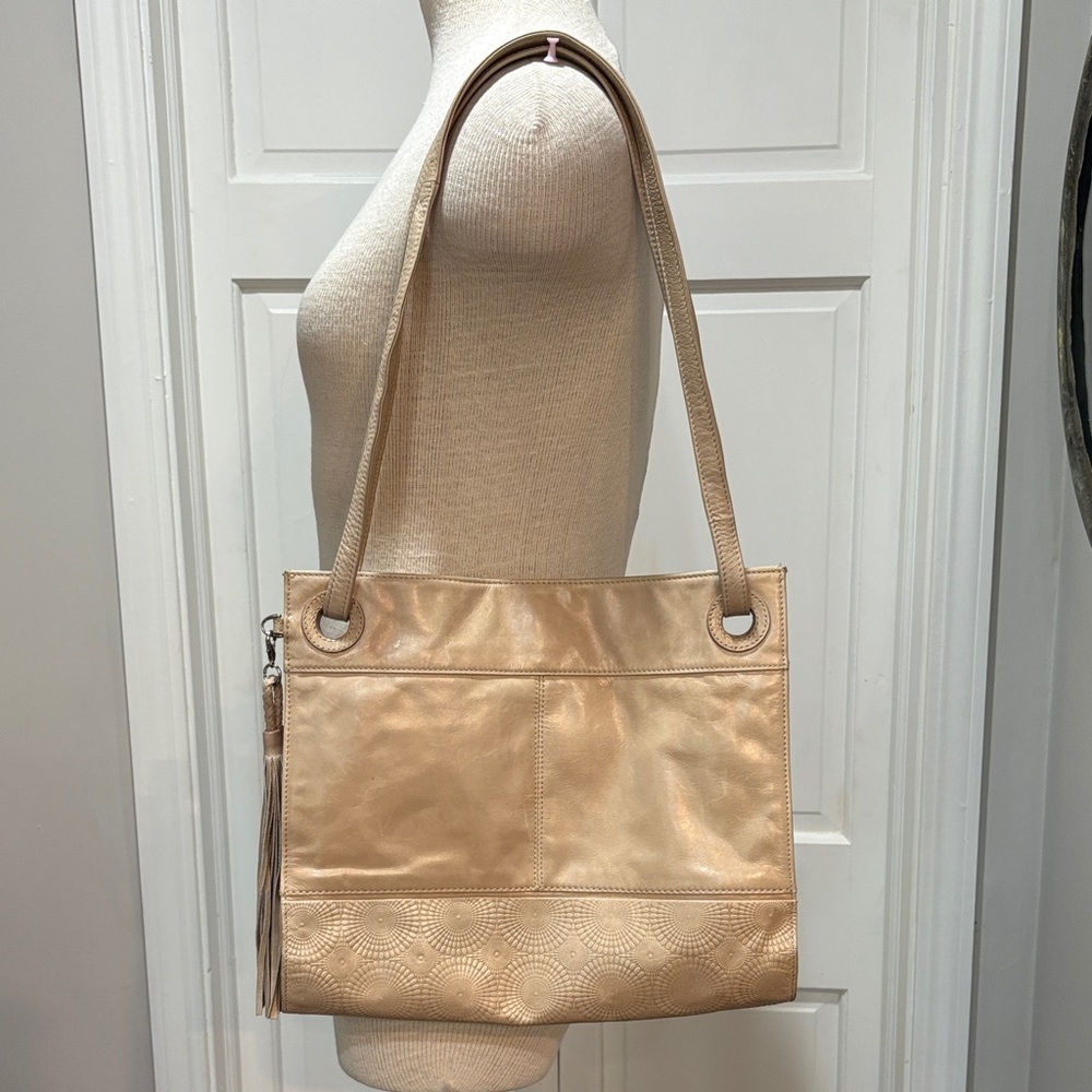 Hobo tan cream colored shoulder bag with tassel